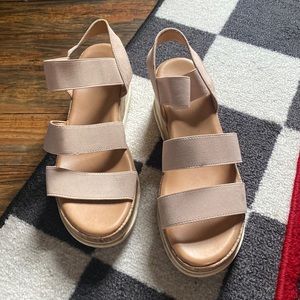 Chunky strappy sandal
